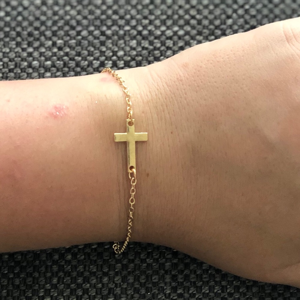 Bracket with cross